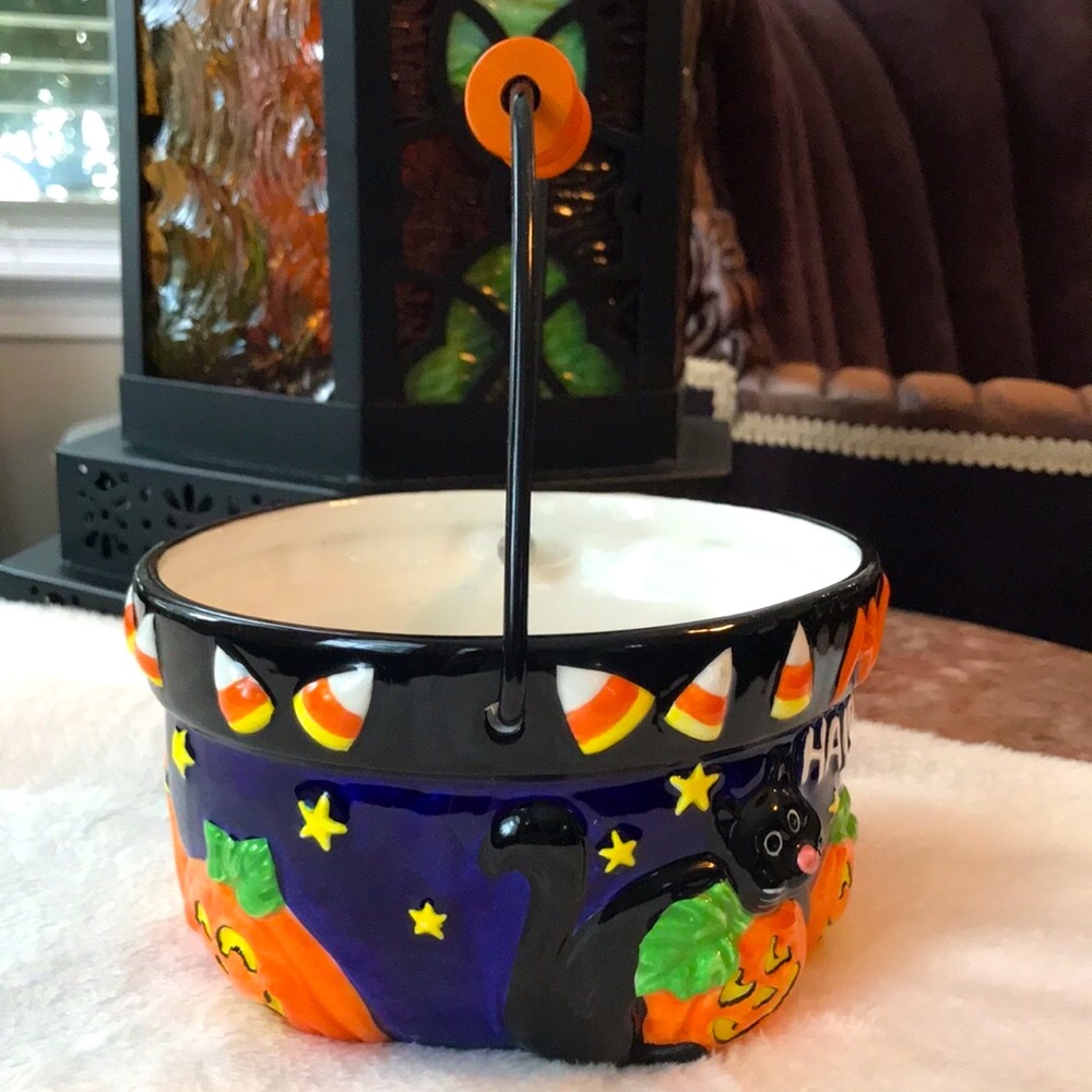 “HAPPY HALLOWEEN” Ceramic Candy Bucket - Picture 6 of 10